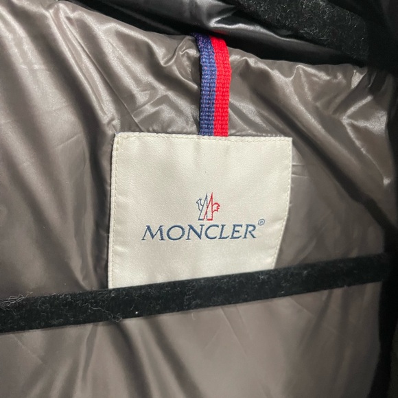 Moncler Shiny Black Puffer Jacket for Men/Women - Picture 7 of 8